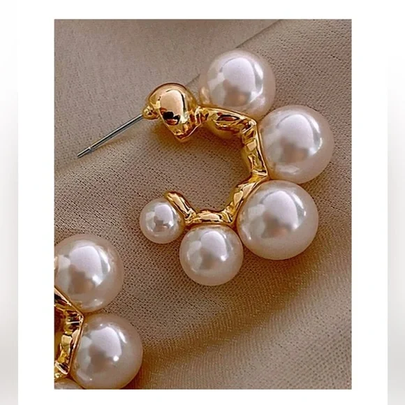 Anthropologie Viv Minimalist Classy Pearl Stud Half Hoop Earrings - Picture 4 of 5